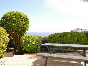 WELL-MAINTAINED PATIO WITH SEA VIEWS