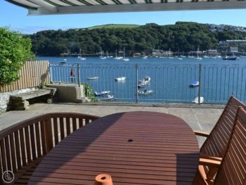 LARGE SUN TERRACE, WITH GARDEN FURNITURE AND STUNNING VIEWS OF THE RIVER