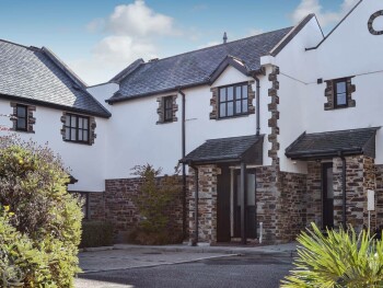 HOLIDAY HOME WITH ENCLOSED COURTYARD