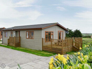 EXCELLENT LODGE-STYLE HOLIDAY HOME