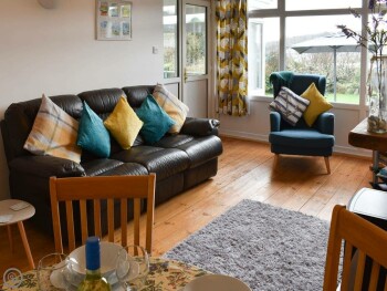 DELIGHTFUL LIVING /  DINING ROOM