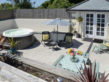 RELAXING HOT TUB