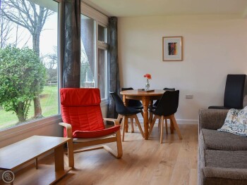 SPACIOUS LIGHT AND AIRY LIVING SPACE