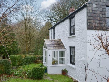 LOVELY DETACHED COTTAGE WITH LARGE GARDEN