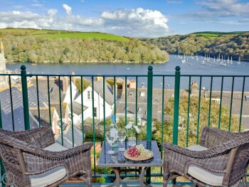 DELIGHTFUL BALCONY WITH WONDERFUL VIEWS