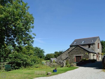 LOVINGLY RESTORED STONE-BUILT FORMER FARM BUILDING