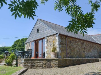 DELIGHTFUL FORMER COACH HOUSE CLOSE TO PORT ISAAC