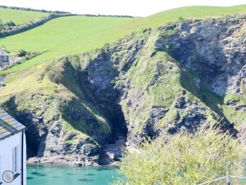 LOVELY COTTAGE WITH SEA & CLIFF VIEWS