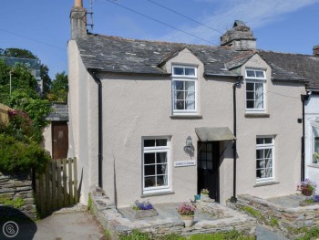 PRETTY 14TH CENTURY COTTAGE