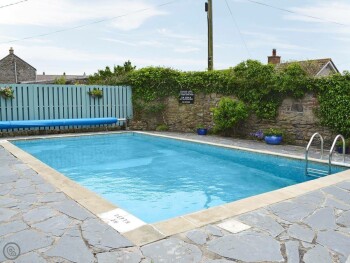 OUTDOOR SWIMMING POOL