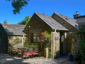 CHARMING HOLIDAY HOME