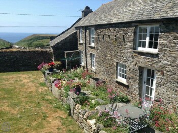 BEAUTIFUL COTTAGE WITH SEA VIEWS FROM GARDEN