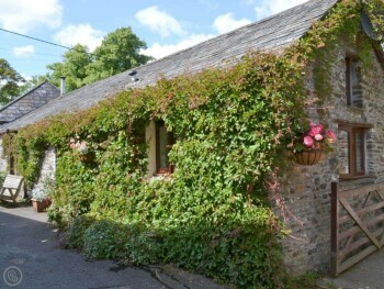 LOVELY IVY COVERED HOLIDAY PROPERTY