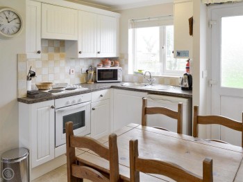 WELL-EQUIPPED KITCHEN WITH CONVENIENT DINING AREA