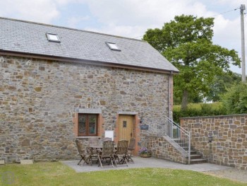 DELIGHTFUL SEMI-DETACHED BARN  CONVERSION WITH ENCLOSED GARDEN AREA