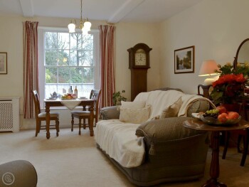 DELIGHTFUL LIVING /  DINING ROOM