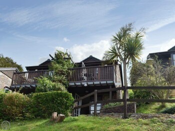 DELIGHTFUL CORNISH HOLIDAY HOME