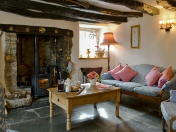 CHARACTERFUL LIVING ROOM WITH WOOD BURNER