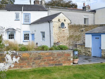 LOVELY WHITEWASHED STONE COTTAGE