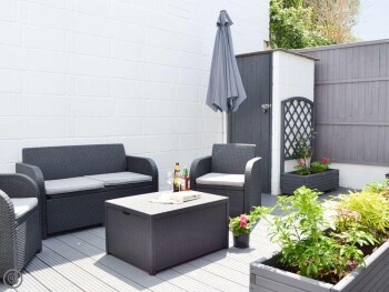 STYLISH ENCLOSED COURTYARD WITH OUTDOOR FURNITURE