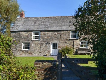 CHARMING DETACHED HOLIDAY COTTAGE