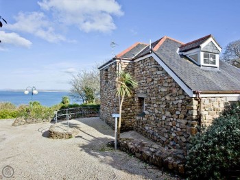 DELIGHTFUL COASTAL HOLIDAY HOME