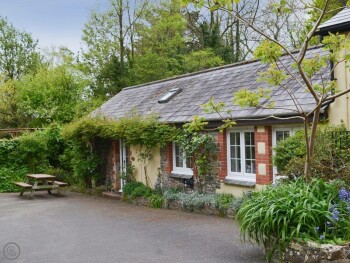 LOVELY ROMANTIC HOLIDAY COTTAGE
