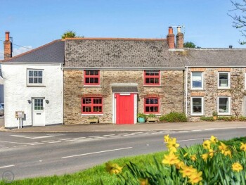 RED COTTAGE, ST JUST IN ROSELAND, NR ST MAWES