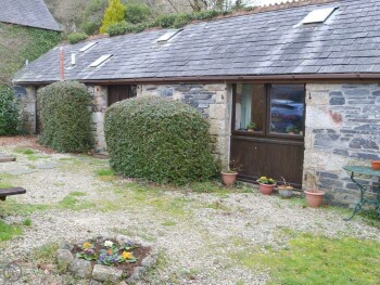 BEAUTIFUL SINGLE STOREY STONE-BUILT HOLIDAY COTTAGE