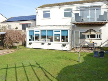 GROUND FLOOR APARTMENT WITH ENCLOSED GARDEN