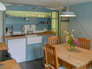 DELIGHTFUL KITCHEN /  DINING ROOM