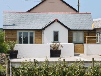 DELIGHTFUL DETACHED CORNISH HOLIDAY COTTAGE