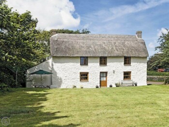 DELIGHTFULLY COSY, DETACHED THATCHED COTTAGE