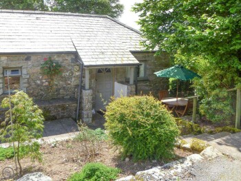 LOVELY HOLIDAY HOME WITH PATIO AREA