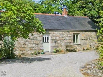 CHARMING STONE-BUILT HOLIDAY COTTAGE