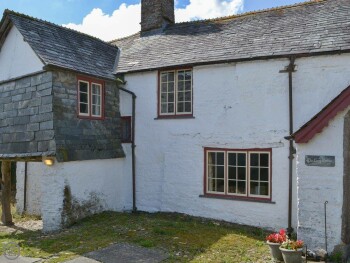 UNIQUE HOLIDAY HOME IN A RURAL SETTING