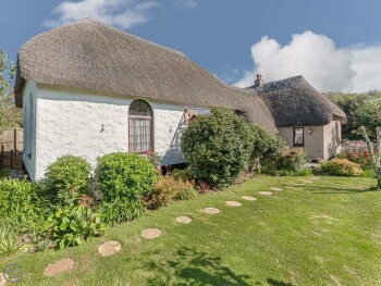 QUINTESSENTIAL THATCHED HOLIDAY HOME