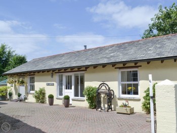 SINGLE-STOREY BARN CONVERSION DATES BACK TO THE 1700S