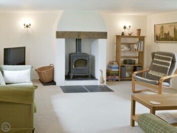 SPACIOUS CHARACTERFUL LIVING ROOM