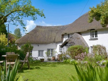 FANTASTIC GRADE II LISTED, THATCHED HOLIDAY HOME
