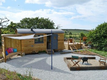 DELIGHTFUL SHEPHERDS HUT