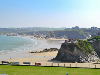 GLORIOUS PANORAMIC VIEWS ACROSS THE BAY, BEACH, TOWN AND COASTLINE