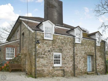 CHARMING COTTAGE WITH ITS OWN SECLUDED REAR GARDEN