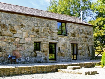 STUNNING AND SUPERBLY RESTORED GRANITE STONE BARN