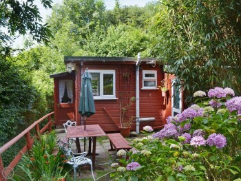 DELIGHTFUL DETACHED TIMBER CHALET