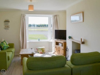 COMFORTABLE LIVING ROOM WITH WOOD BURNER