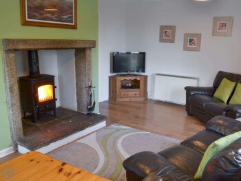 COSY LIVING ROOM WITH WOOD BURNER