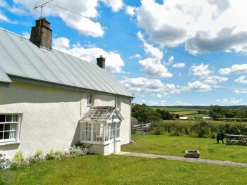 LOVELY SEMI-DETACHED FARMHOUSE